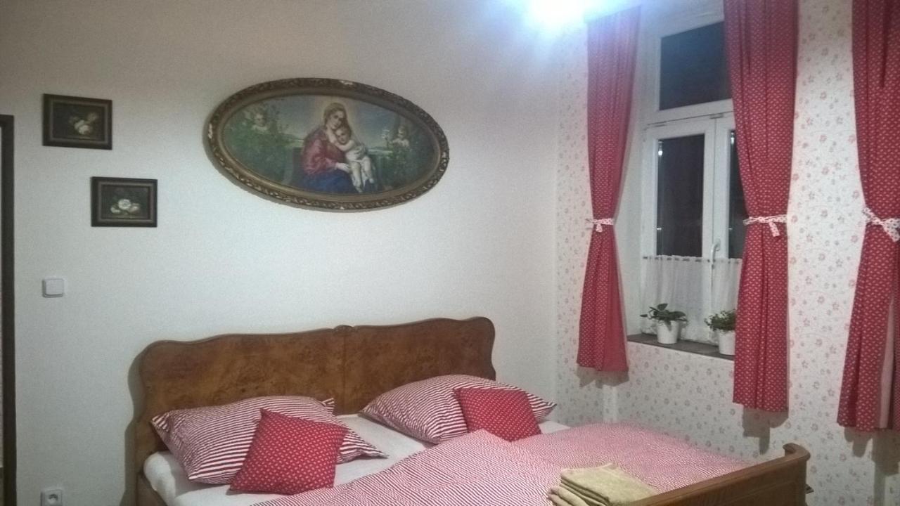 Restaurace A Penzion Ubrousku Prostri Se โนวา บิสทริตเซ ภายนอก รูปภาพ