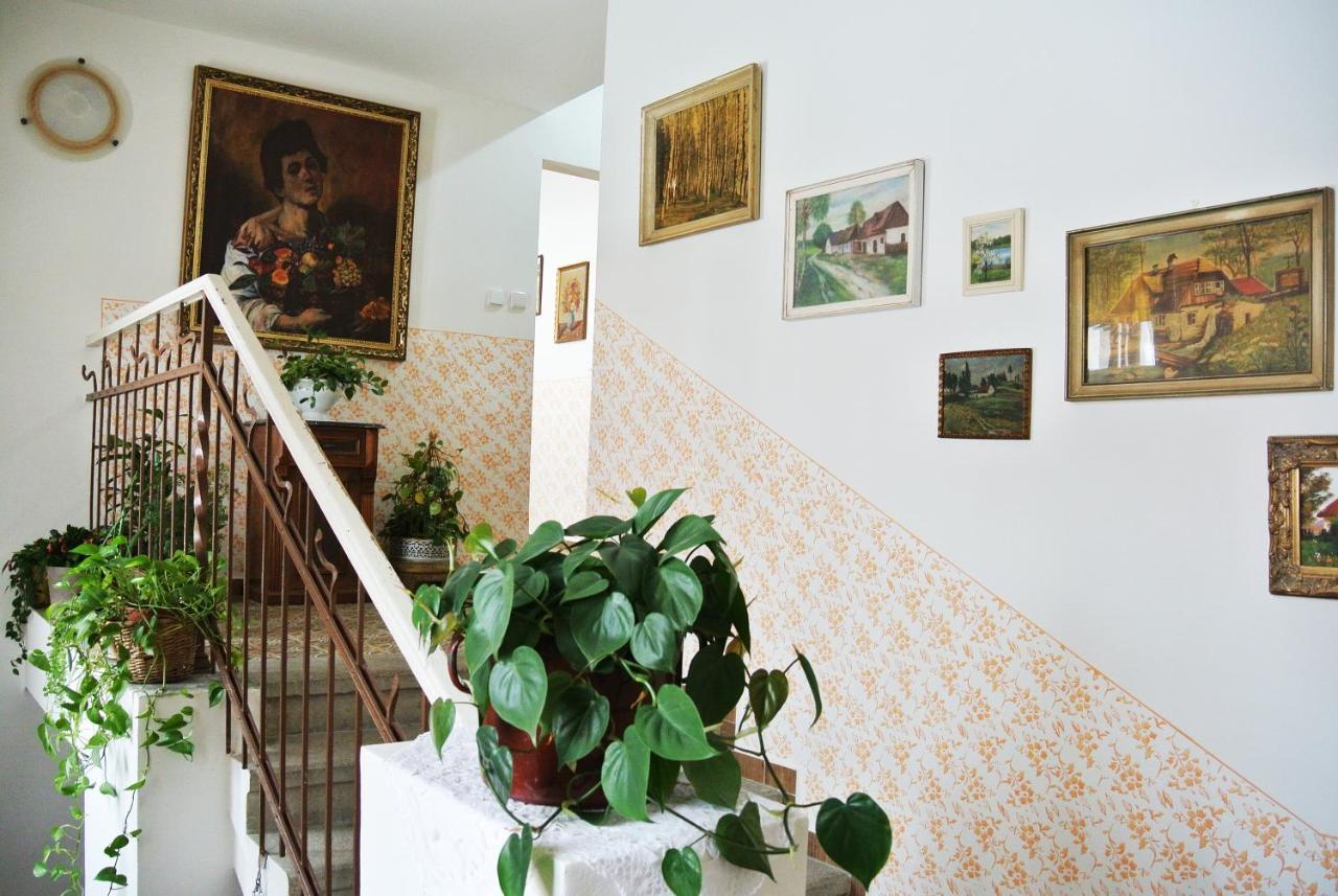 Restaurace A Penzion Ubrousku Prostri Se โนวา บิสทริตเซ ภายนอก รูปภาพ
